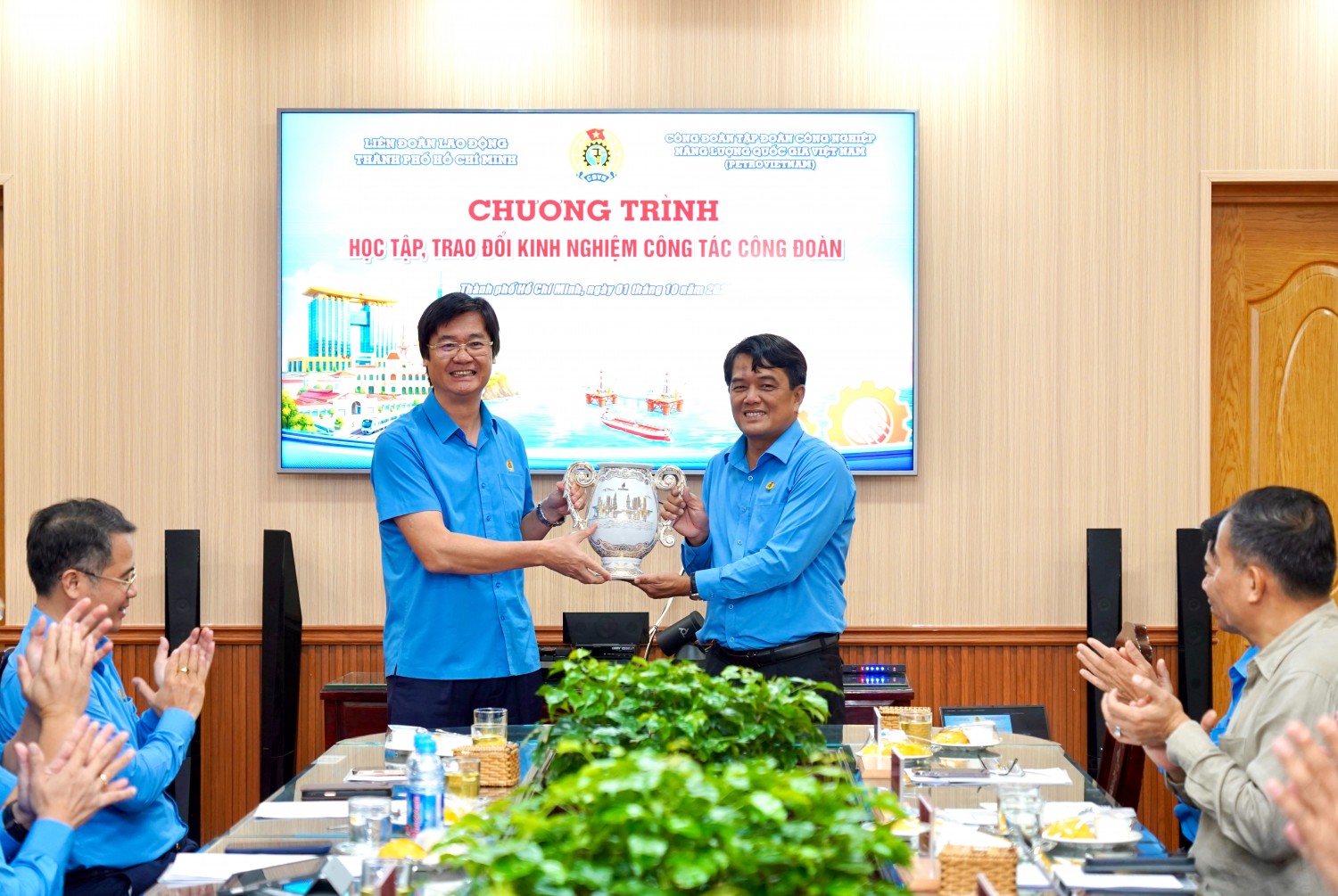 Công đoàn Petrovietnam và LĐLĐ TP.HCM trao đổi kinh nghiệm hoạt động công đoàn