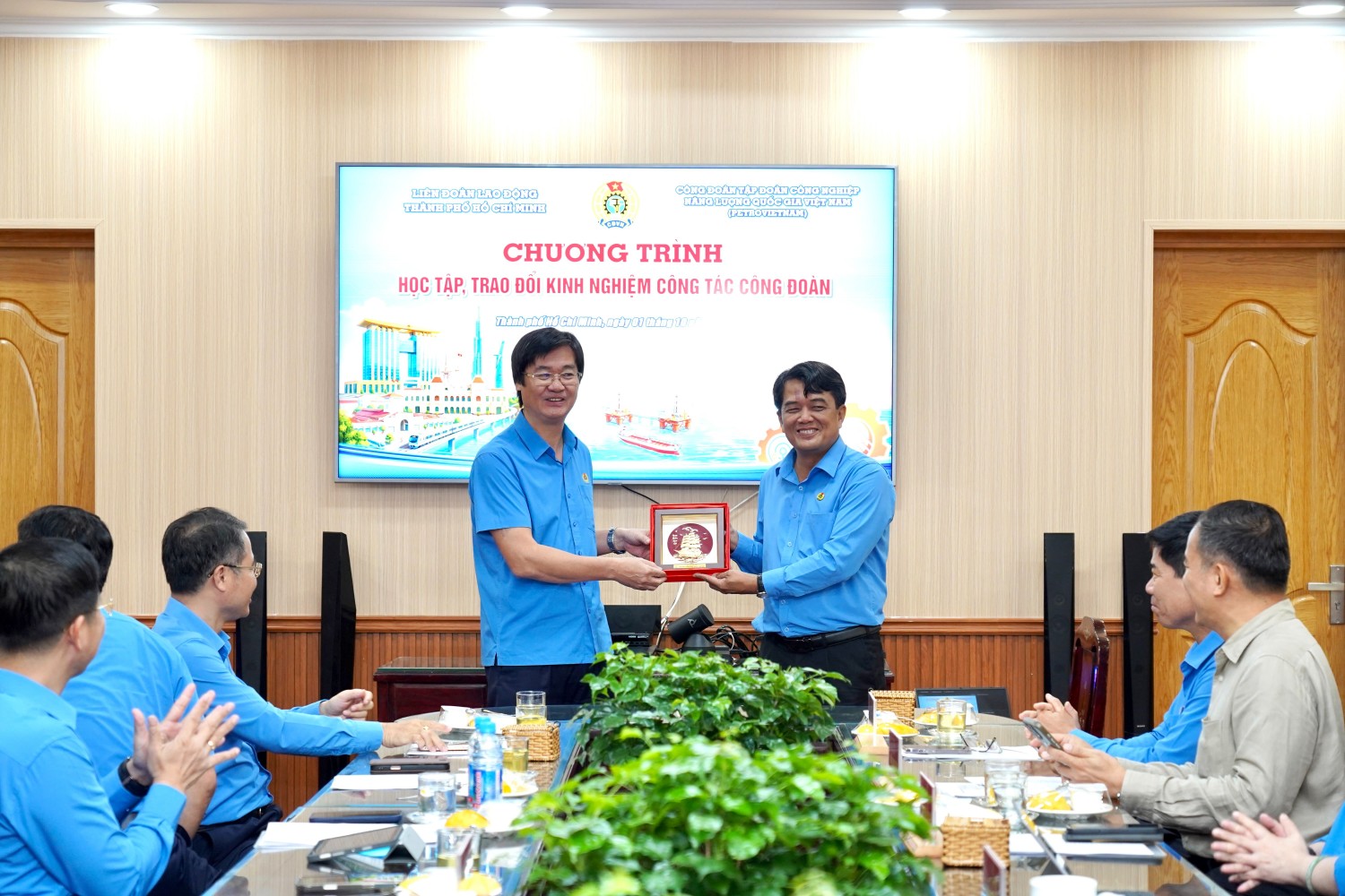 Công đoàn Petrovietnam và LĐLĐ TP.HCM trao đổi kinh nghiệm hoạt động công đoàn