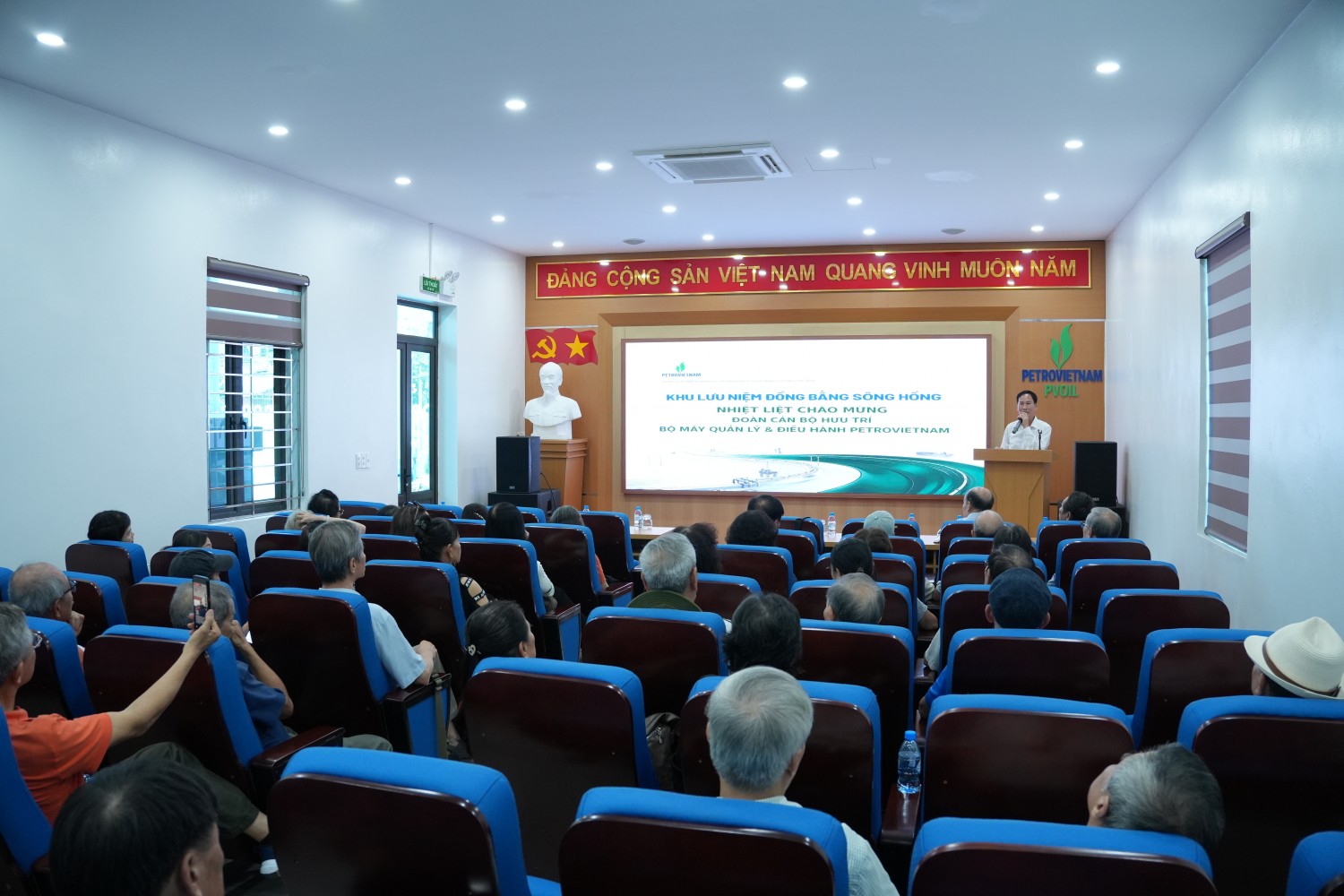 Cán bộ hưu trí Bộ máy QL&ĐH về nguồn, lan tỏa giá trị truyền thống PETROVIETNAM