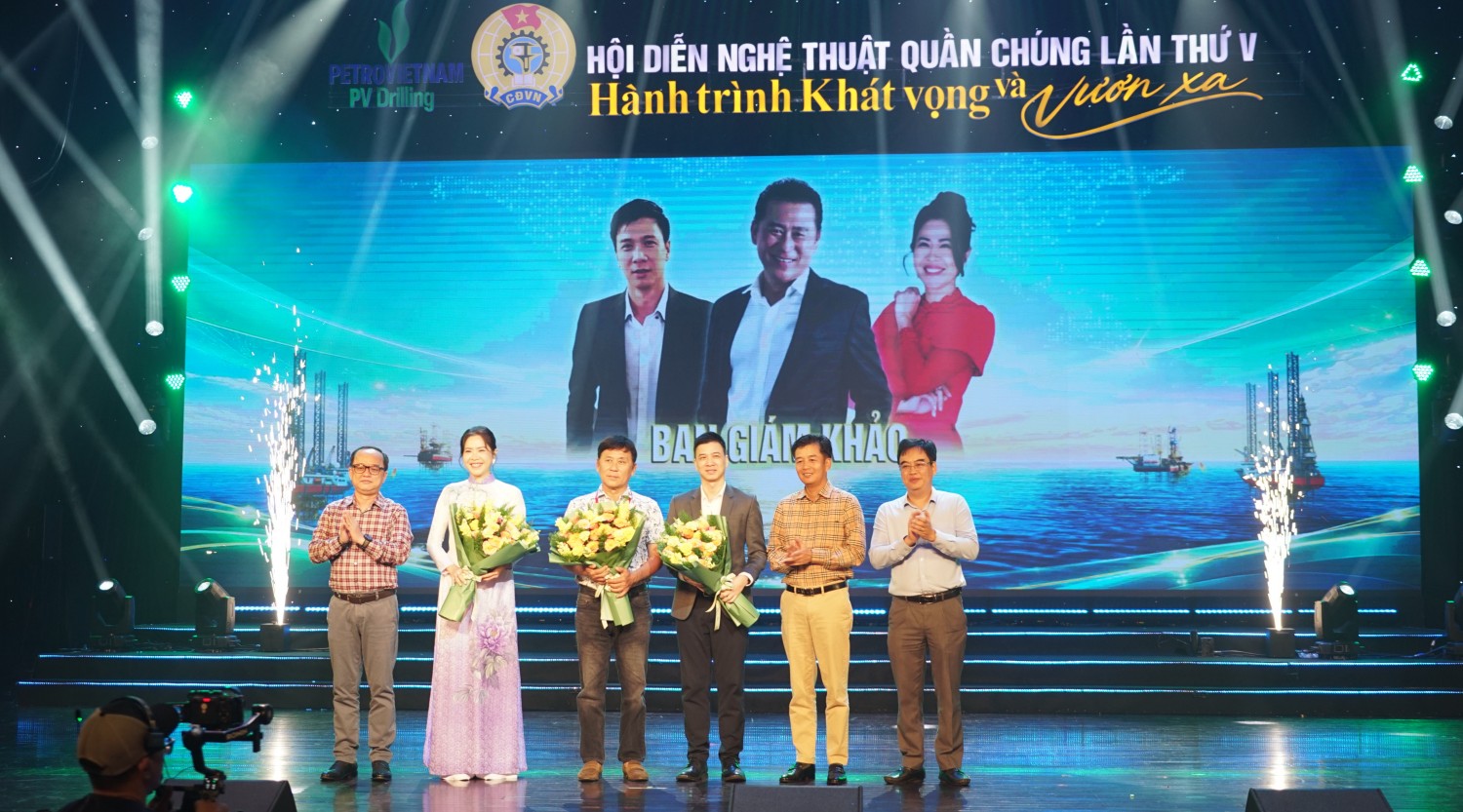 PV Drilling khai mạc Hội diễn Nghệ thuật quần chúng lần thứ V, hướng tới kỷ niệm 25 năm thành lập PV Drilling khai mạc Hội diễn Nghệ thuật quần chúng lần thứ V, hướng tới kỷ niệm 25 năm thành lập