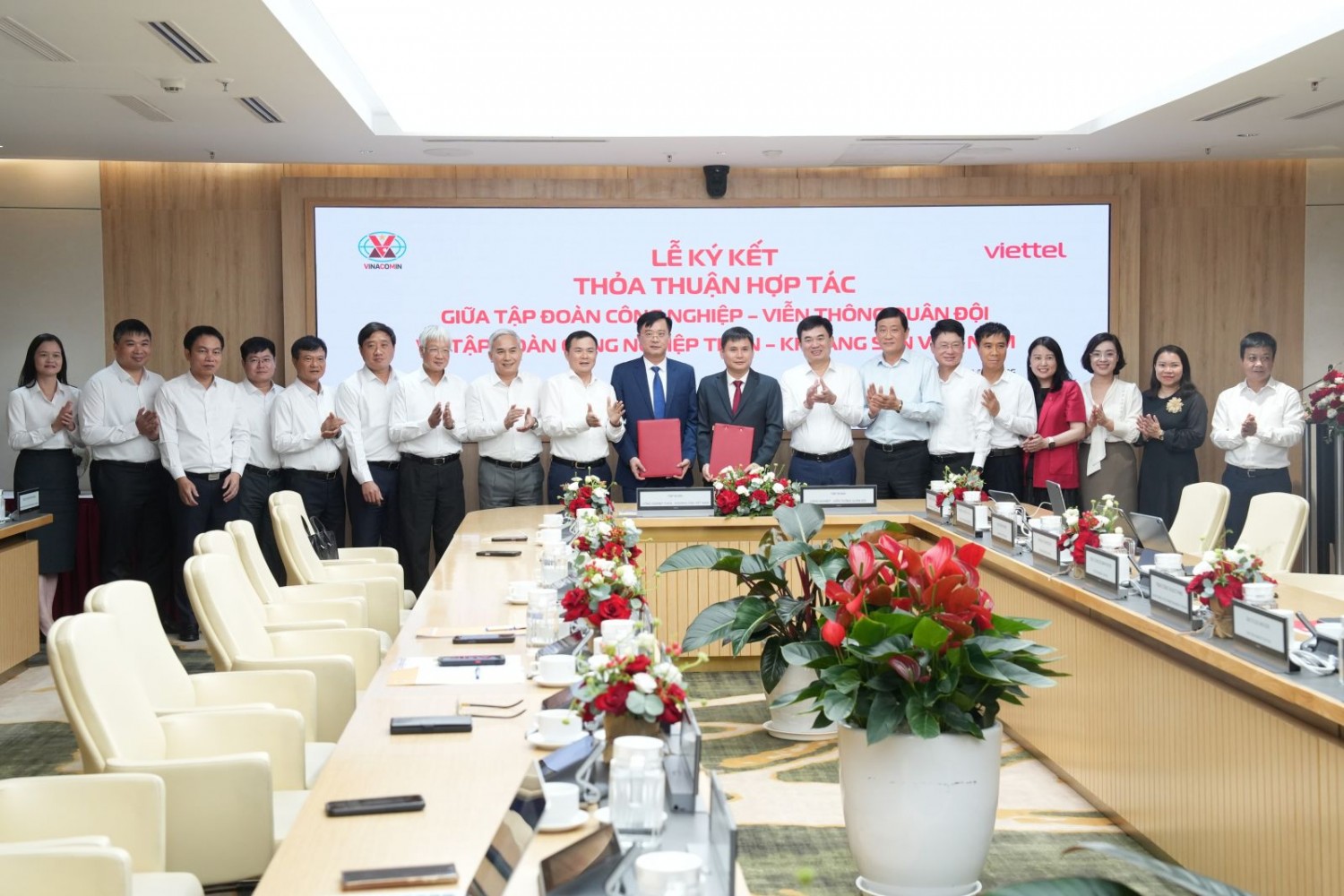 TKV và Viettel quyết tâm đẩy mạnh hợp tác nhằm tạo đòn bẩy phát triển bền vững TKV hợp tác cùng Viettel