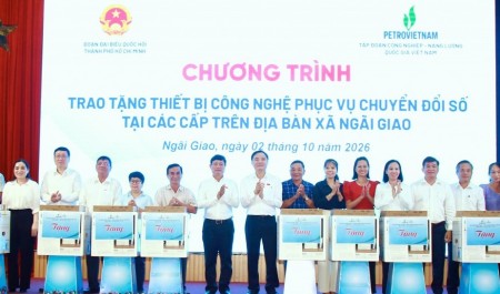 PETROVIETNAM tặng thiết bị công nghệ phục vụ chuyển đổi số tại xã Ngãi Giao (TP Hồ Chí Minh)