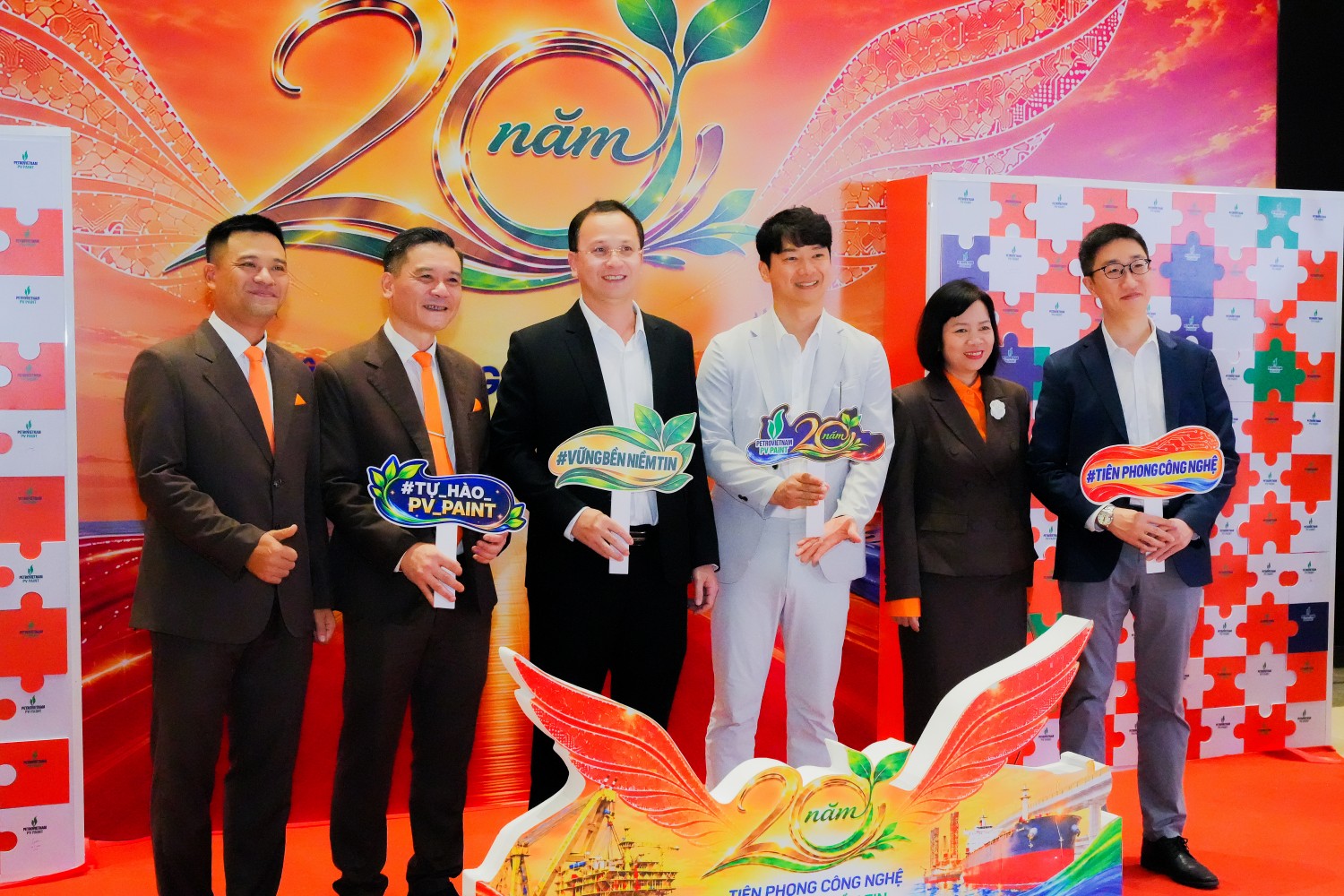 PV PAINT - 20 năm một lựa chọn: từ sơn tàu biển đến vật liệu phủ