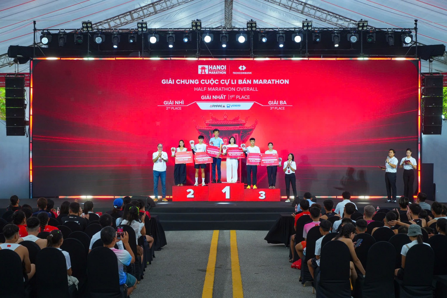 Bứt phá kỷ lục tại giải Marathon Quốc tế Hà Nội Techcombank Mùa thứ 5 Bứt phá kỷ lục tại giải Marathon Quốc tế Hà Nội Techcombank Mùa thứ 5
