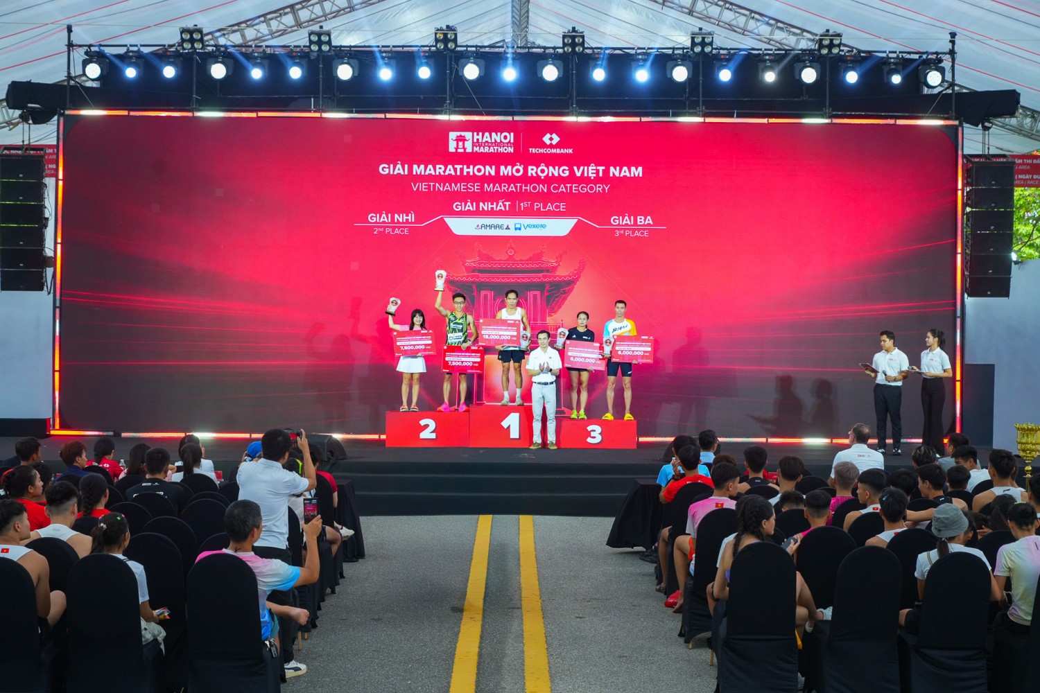 Bứt phá kỷ lục tại giải Marathon Quốc tế Hà Nội Techcombank Mùa thứ 5 Bứt phá kỷ lục tại giải Marathon Quốc tế Hà Nội Techcombank Mùa thứ 5