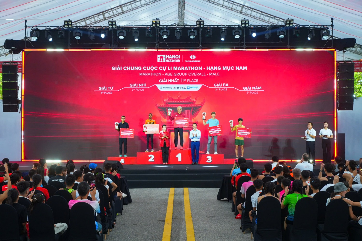 Bứt phá kỷ lục tại giải Marathon Quốc tế Hà Nội Techcombank Mùa thứ 5 Bứt phá kỷ lục tại giải Marathon Quốc tế Hà Nội Techcombank Mùa thứ 5