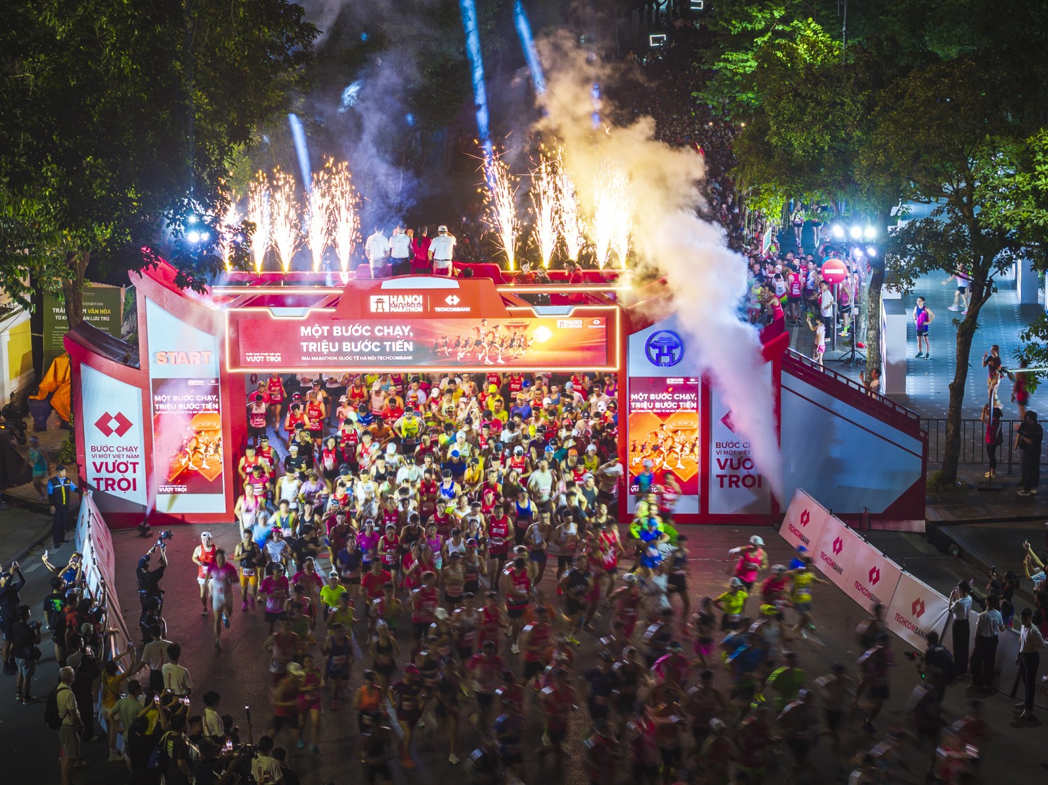 Bứt phá kỷ lục tại giải Marathon Quốc tế Hà Nội Techcombank Mùa thứ 5 Bứt phá kỷ lục tại giải Marathon Quốc tế Hà Nội Techcombank Mùa thứ 5
