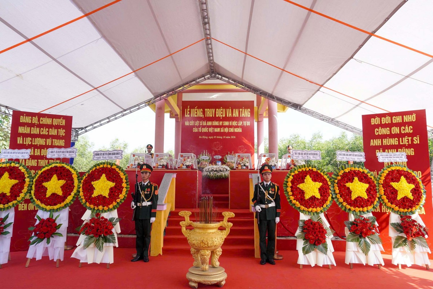 Quảng Ngãi: Lễ truy điệu và an táng 12 hài cốt liệt sĩ tại xã Ba Động Quảng Ngãi: Lễ truy điệu và an táng 12 hài cốt liệt sĩ tại xã Ba Động