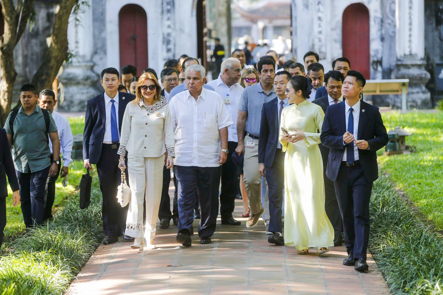 Tổng thống Panama và Phu nhân thăm Văn Miếu - Quốc Tử Giám