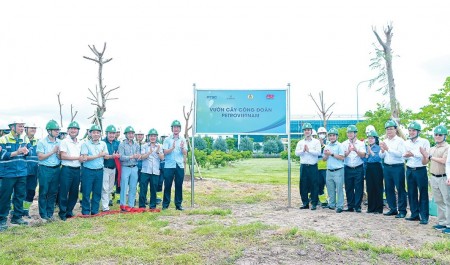 Khát vọng xanh hóa những công trình năng lượng