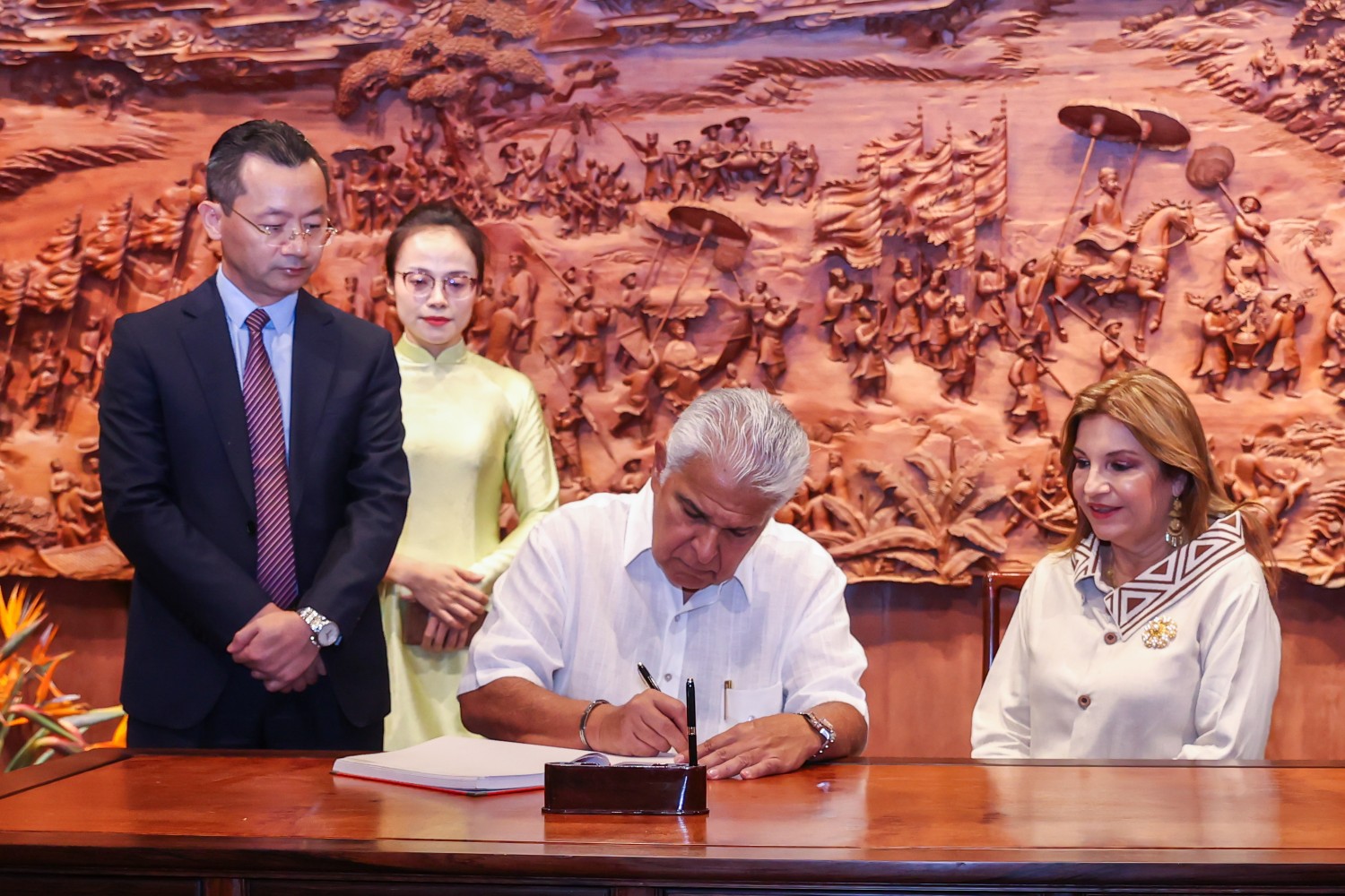 Tổng thống Panama và Phu nhân thăm Văn Miếu - Quốc Tử Giám