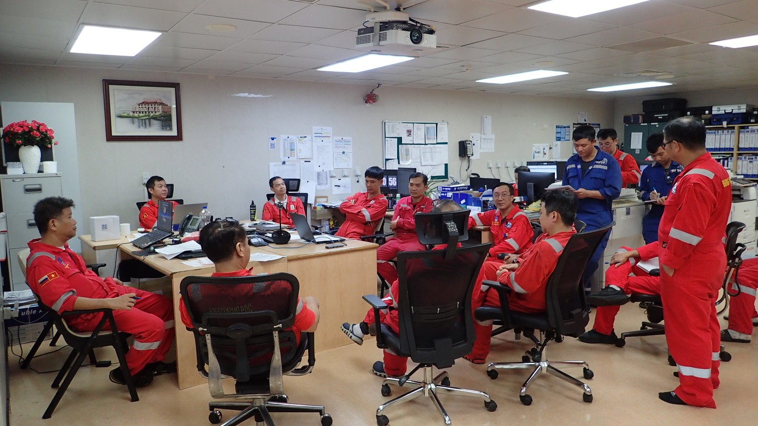 Quản lý giàn tiến hành họp trước khi triển khai công việc