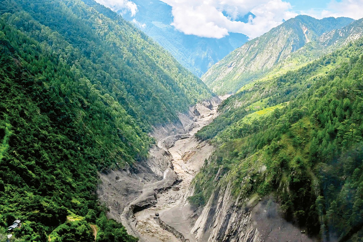Băng tan - Hiểm họa từ đỉnh núi