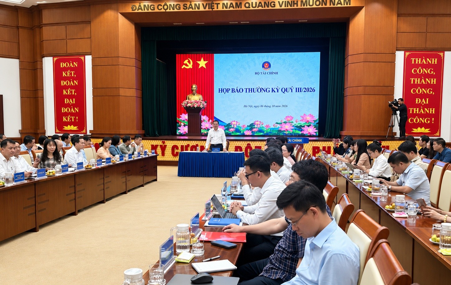 Giữ ổn định giá xăng dầu, kiểm soát lạm phát ở mức 4,5%