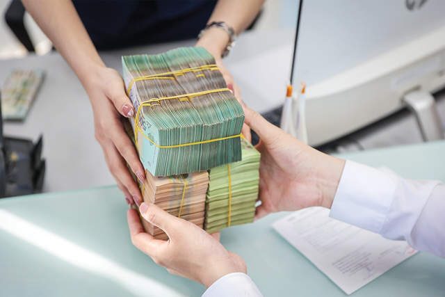 Điểm tin tài chính - ngân hàng ngày 7/10: Nhiều ngân hàng tăng lãi suất cơ sở