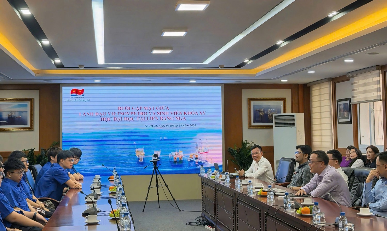 Vietsovpetro gặp gỡ 12 sinh viên trúng tuyển chương trình Đào tạo Đại học tại Liên bang Nga năm 2026 Vietsovpetro gặp gỡ 12 sinh viên trúng tuyển chương trình Đào tạo Đại học tại Liên bang Nga năm 2026