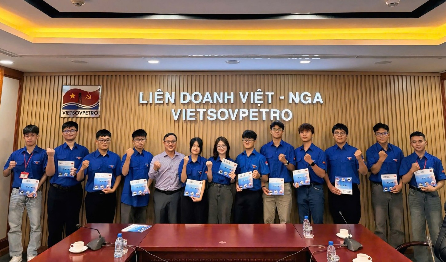Vietsovpetro gặp gỡ 12 sinh viên trúng tuyển chương trình Đào tạo Đại học tại Liên bang Nga năm 2026