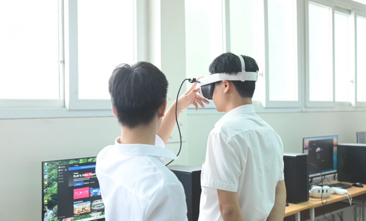 Tin tức nổi bật ngày 10/10: Đưa VR, mô hình 3D và AI vào đào tạo năng lượng Tin tức nổi bật ngày 10/10: Đưa VR, mô hình 3D và AI vào đào tạo năng lượng