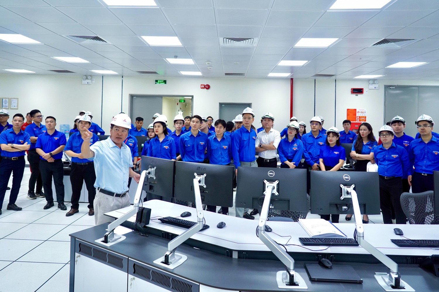 Tuổi trẻ PETROVIETNAM kết nối chuỗi giá trị khí - điện qua hành trình trải nghiệm thực tế Tuổi trẻ PETROVIETNAM kết nối chuỗi giá trị khí - điện qua hành trình trải nghiệm thực tế