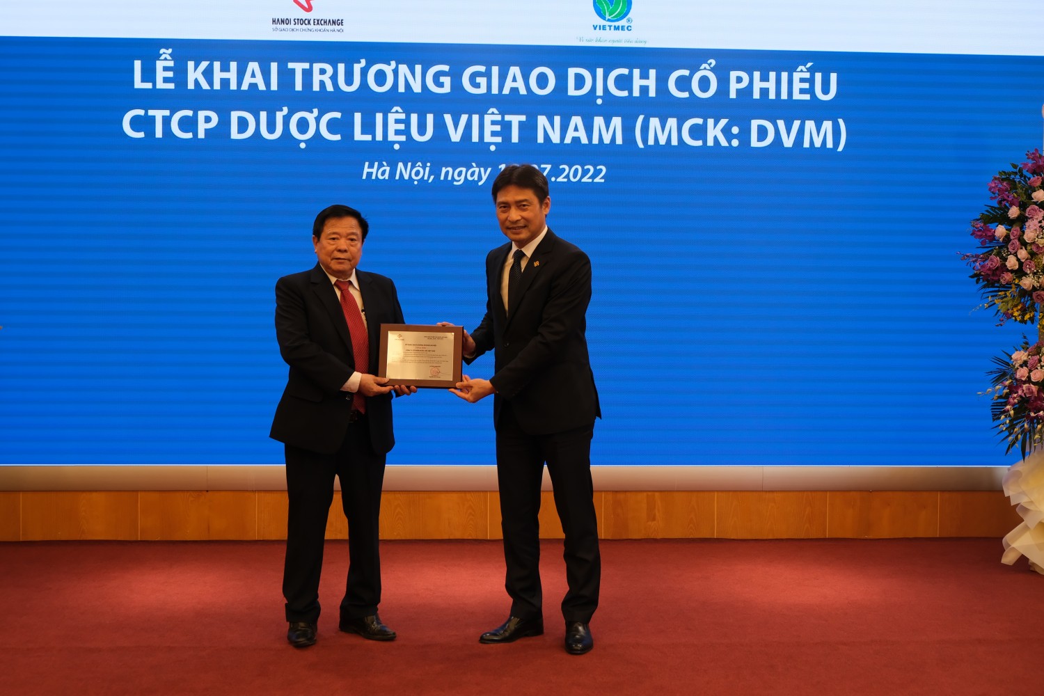 Dược liệu Việt Nam gỡ khó cho cổ phiếu DVM bị hạn chế giao dịch