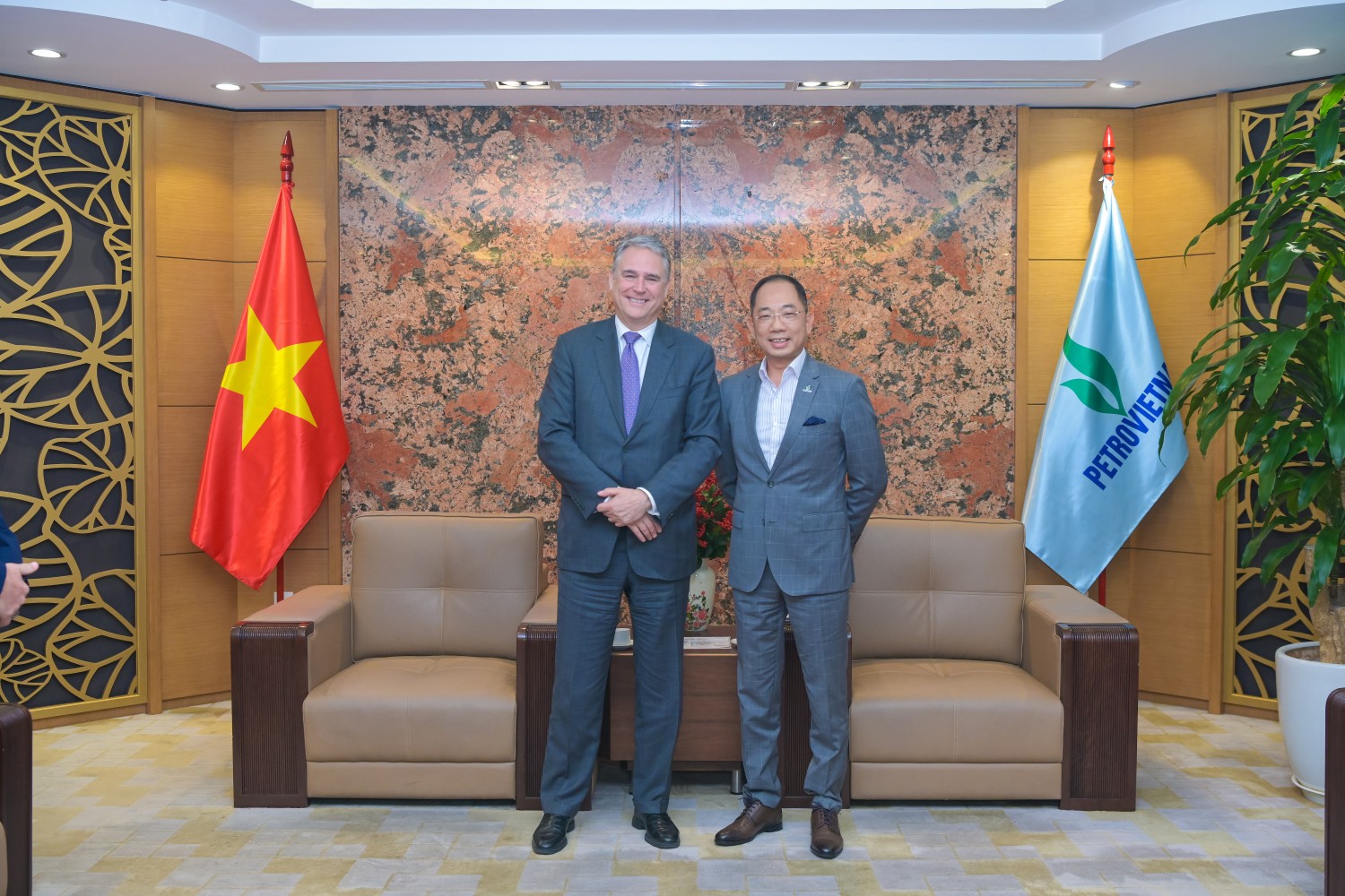 PETROVIETNAM và HSBC trao đổi cơ hội hợp tác, thu xếp vốn cho các dự án năng lượng PETROVIETNAM và HSBC trao đổi cơ hội hợp tác, thu xếp vốn cho các dự án năng lượng