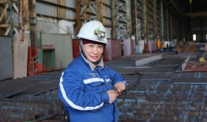 Những “bóng hồng" trên công trường đóng tàu Dung Quất