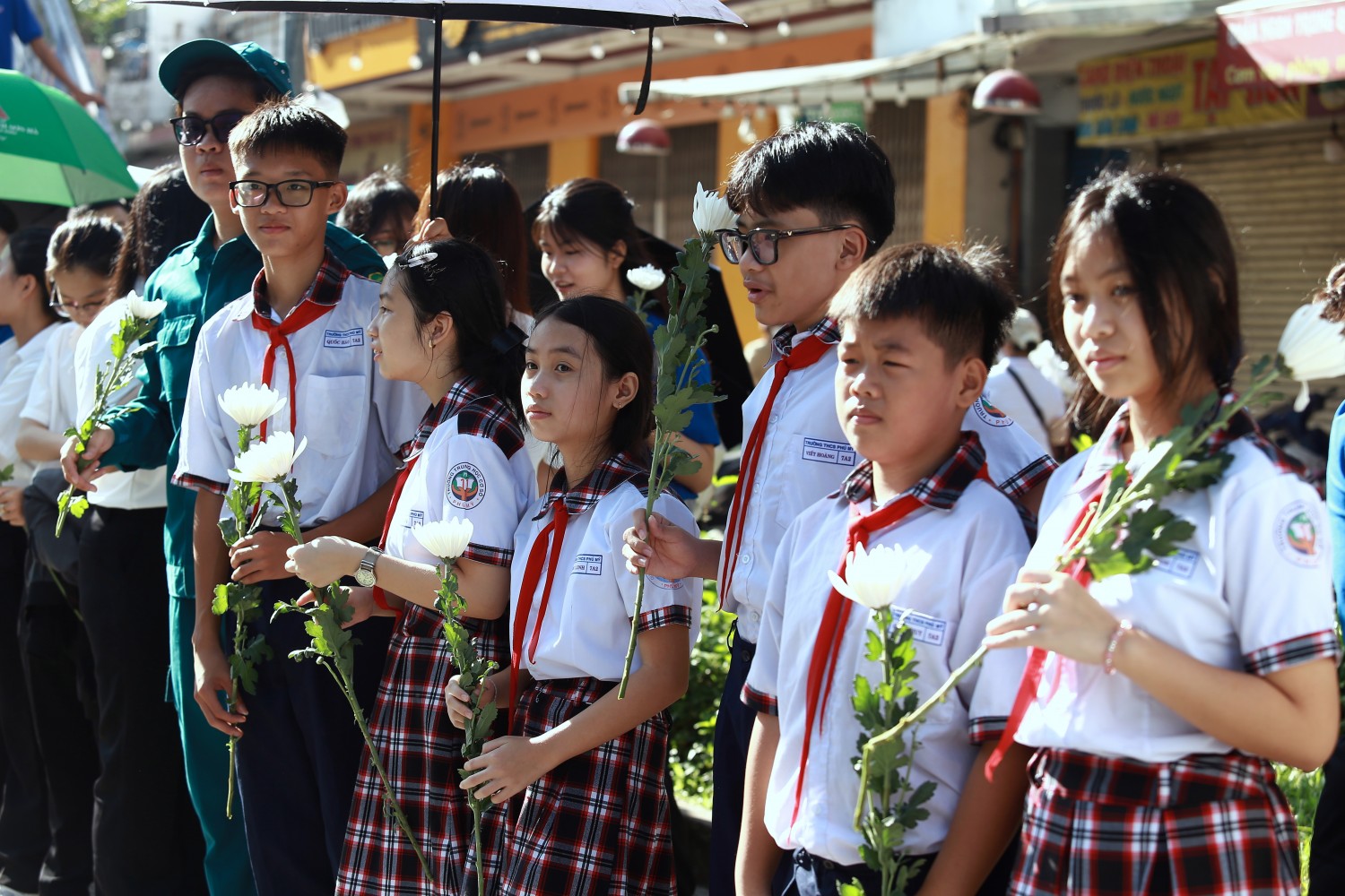[Chùm ảnh] Hoa trắng tiễn đưa 731 liệt sĩ về với đất mẹ