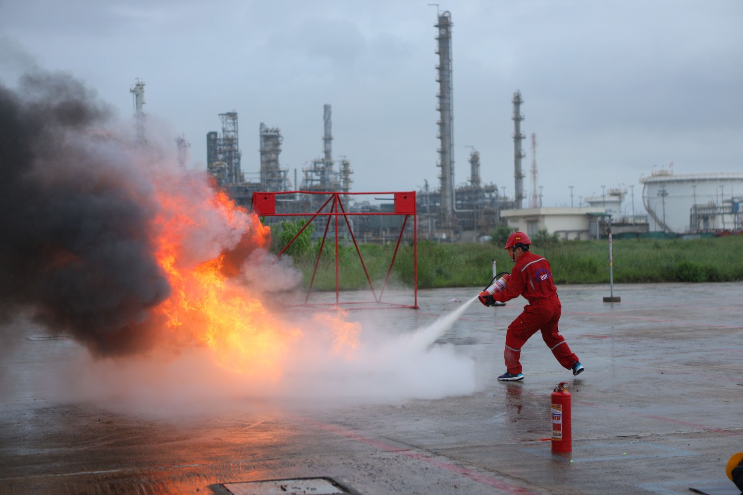 Sôi nổi phần thi PCCC tại Hội thi Tay nghề BSR lần thứ VII