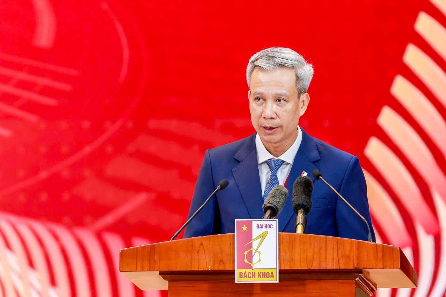 Đại học Bách khoa Hà Nội phải hội tụ trí tuệ Việt Nam toàn cầu và chuyên gia quốc tế Đại học Bách khoa Hà Nội phải hội tụ trí tuệ Việt Nam toàn cầu và chuyên gia quốc tế