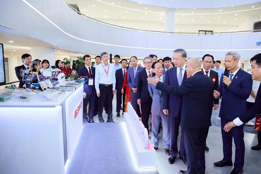 ĐH Bách khoa Hà Nội và GELEXIMCO khánh thành Trung tâm Đổi mới sáng tạo liên ngành Đại học Bách khoa Hà Nội và GELEXIMCO khánh thành Trung tâm Đổi mới sáng tạo liên ngành