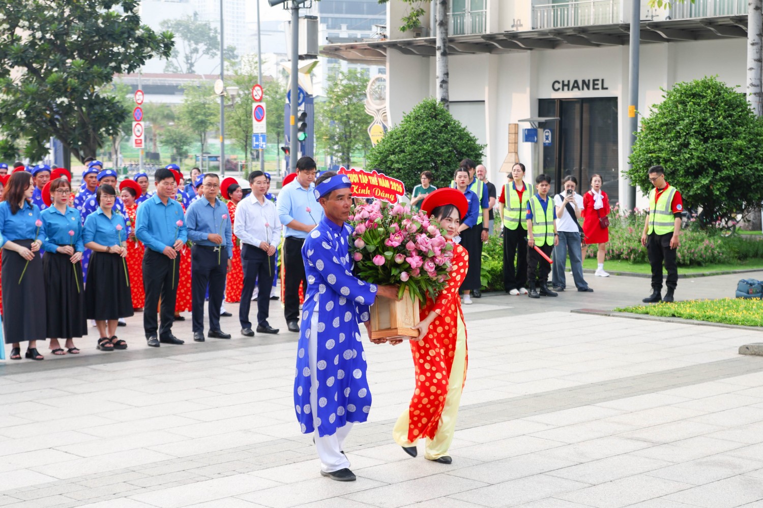 52 cặp đôi công nhân, lao động khó khăn trọn vẹn niềm vui trong lễ cưới tập thể