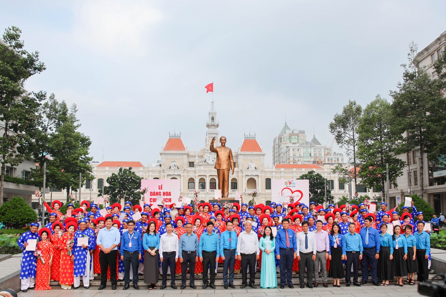 52 cặp đôi công nhân, lao động khó khăn trọn vẹn niềm vui trong lễ cưới tập thể