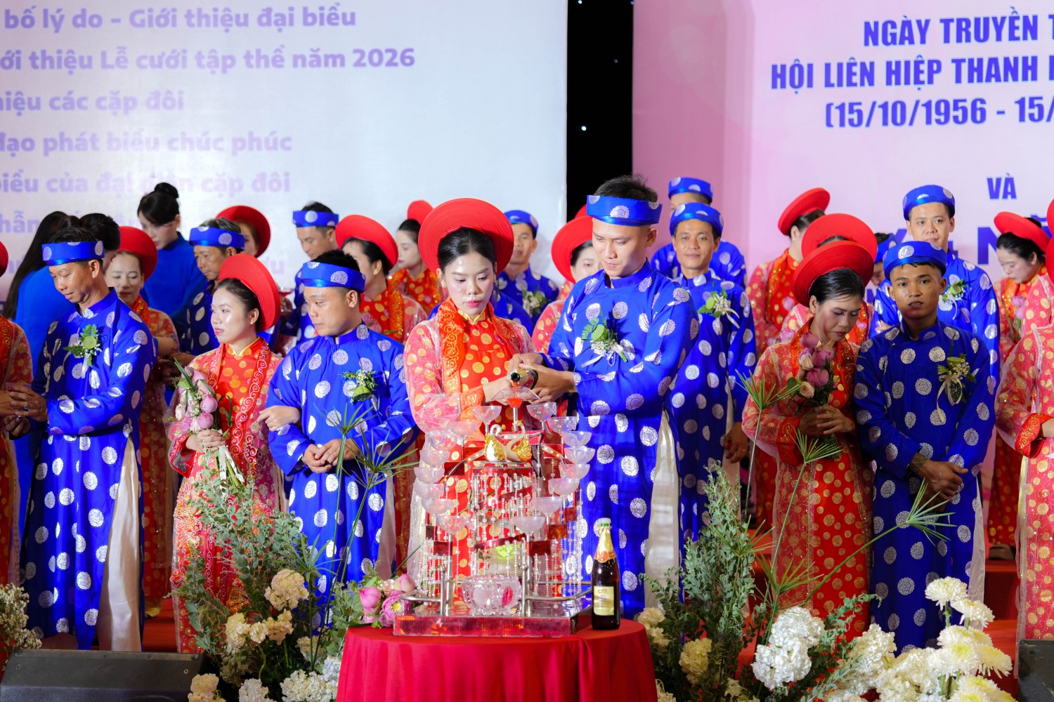 52 cặp đôi công nhân, lao động khó khăn trọn vẹn niềm vui trong lễ cưới tập thể