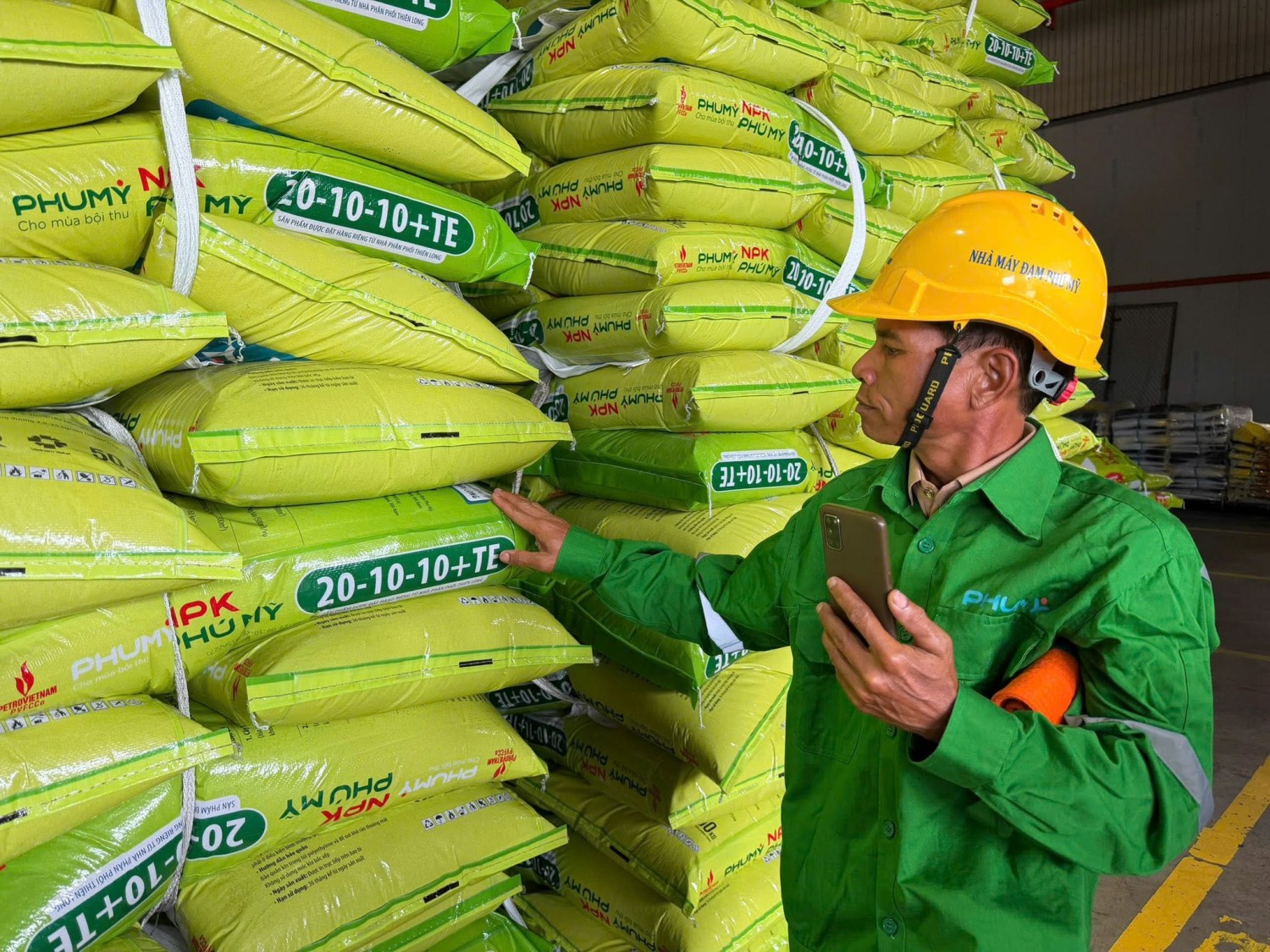 Đưa nhà nông đến gần hơn với quy trình sản xuất Phân bón Phú Mỹ Đưa nhà nông đến gần hơn với quy trình sản xuất phân bón Phú Mỹ