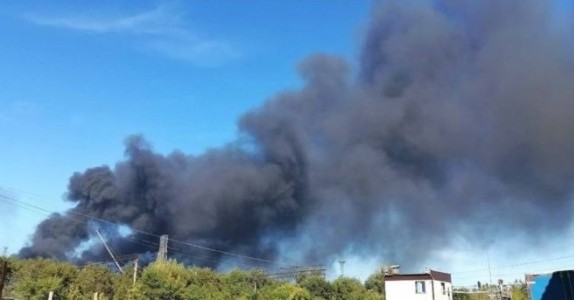 Ukraine lại tấn công một nhà máy lọc dầu lớn của Nga