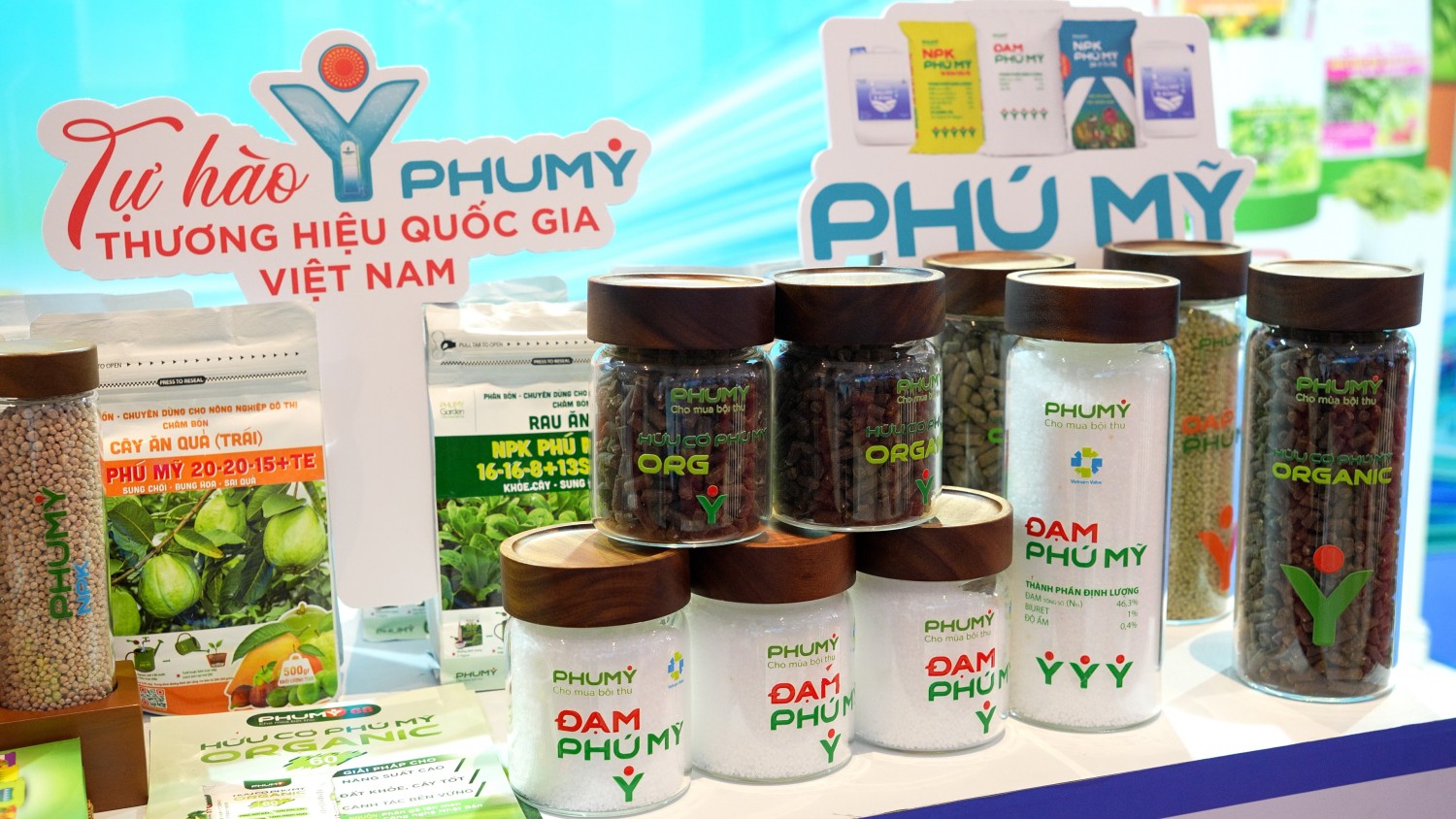 Thủ tướng Chính phủ tham quan gian trưng bày của PVFCCo - Phú Mỹ tại Lễ công bố Thương hiệu quốc gia 2026 Thủ tướng Chính phủ tham quan gian trưng bày của PVFCCo - Phú Mỹ tại Lễ công bố Thương hiệu quốc gia 2026