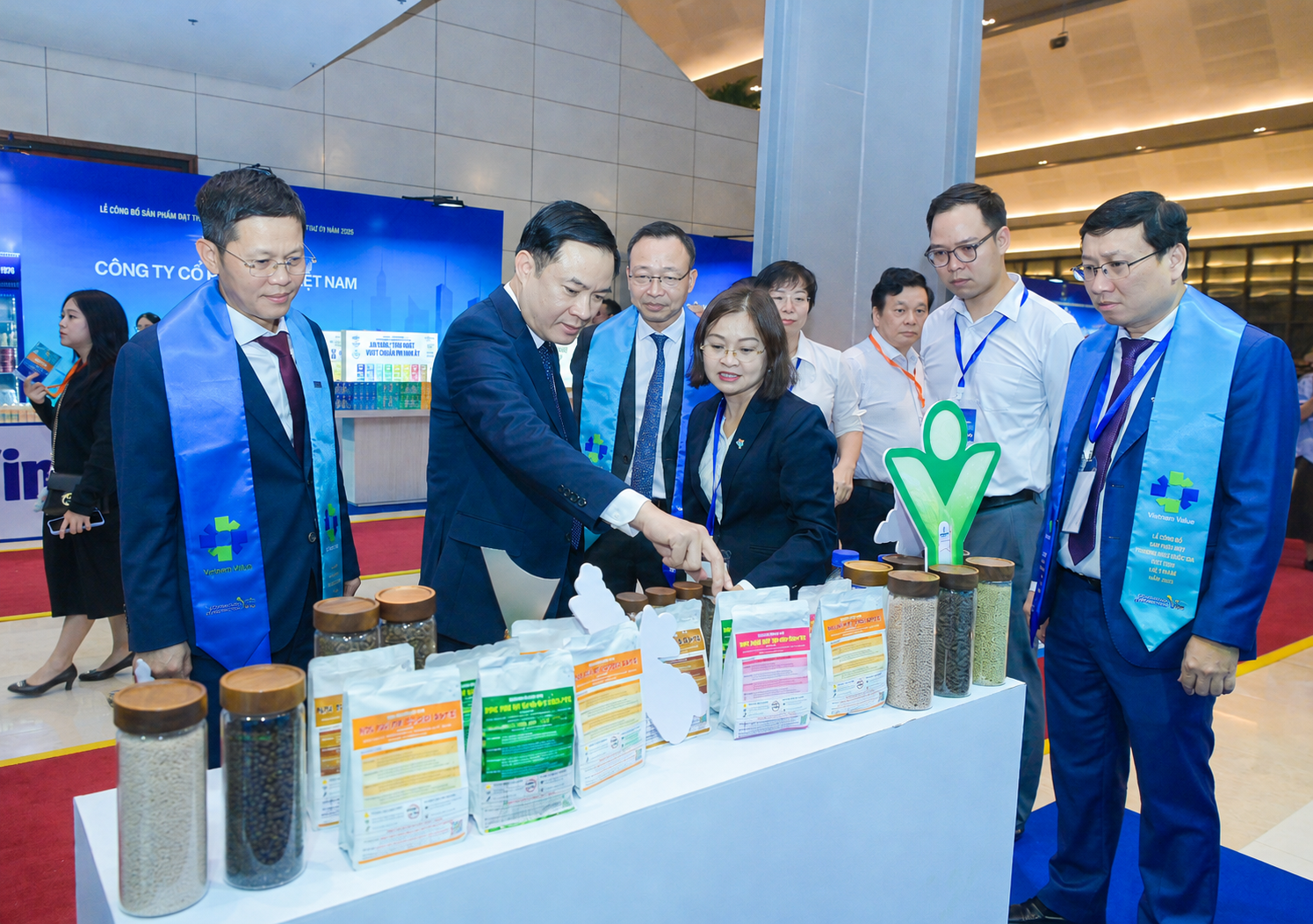 Thủ tướng Chính phủ tham quan gian trưng bày của PVFCCo - Phú Mỹ tại Lễ công bố Thương hiệu quốc gia 2026 Thủ tướng Chính phủ tham quan gian trưng bày của PVFCCo - Phú Mỹ tại Lễ công bố Thương hiệu quốc gia 2026