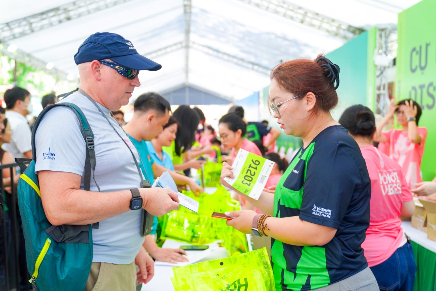 Một vòng phố đi bộ, bắt trọn sức nóng VPBank Hanoi International Marathon 2026 trước giờ xuất phát Một vòng phố đi bộ, bắt trọn sức nóng VPBank Hanoi International Marathon 2026 trước giờ xuất phát