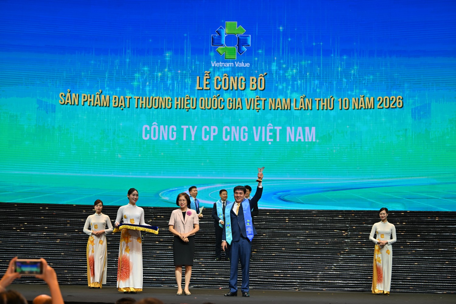 6 đơn vị thành viên PETROVIETNAM được vinh danh tại Lễ công bố sản phẩm đạt Thương hiệu quốc gia Việt Nam năm 2026 6 đơn vị thành viên PETROVIETNAM được vinh danh tại Lễ công bố sản phẩm đạt Thương hiệu quốc gia Việt Nam năm 2026