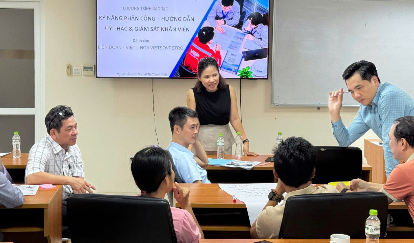 Vietsovpetro bế giảng chương trình đào tạo nâng cao năng lực cho đội ngũ quản lý cấp cơ sở