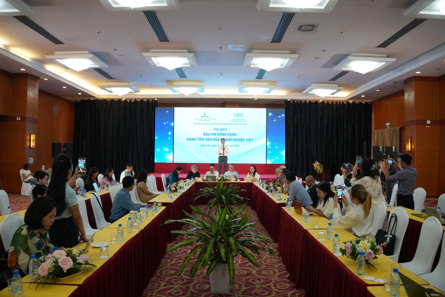 Báo chí đồng hành nâng tầm văn hóa doanh nghiệp Việt Nam Báo chí đồng hành nâng tầm văn hóa doanh nghiệp Việt Nam
