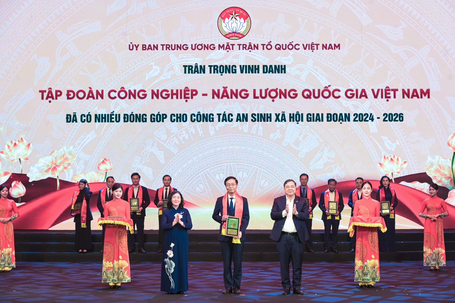 PETROVIETNAM và các đơn vị thành viên ủng hộ 100 tỷ đồng hưởng ứng Tháng cao điểm “Vì người nghèo” năm 2026 PETROVIETNAM và các đơn vị thành viên ủng hộ 100 tỷ đồng hưởng ứng Tháng cao điểm “Vì người nghèo” năm 2026