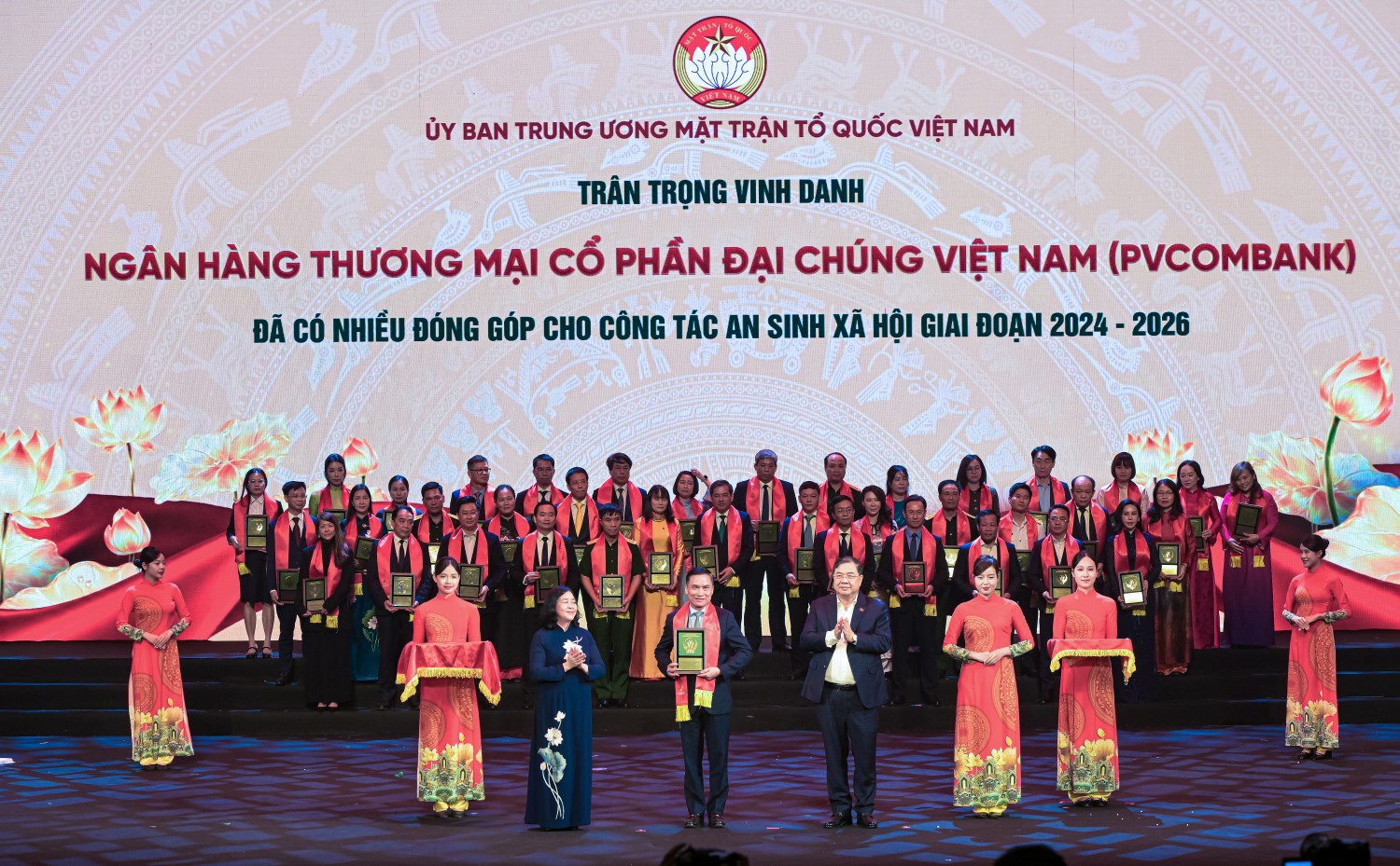 PETROVIETNAM và các đơn vị thành viên ủng hộ 100 tỷ đồng hưởng ứng Tháng cao điểm “Vì người nghèo” năm 2026 PETROVIETNAM và các đơn vị thành viên ủng hộ 100 tỷ đồng hưởng ứng Tháng cao điểm “Vì người nghèo” năm 2026