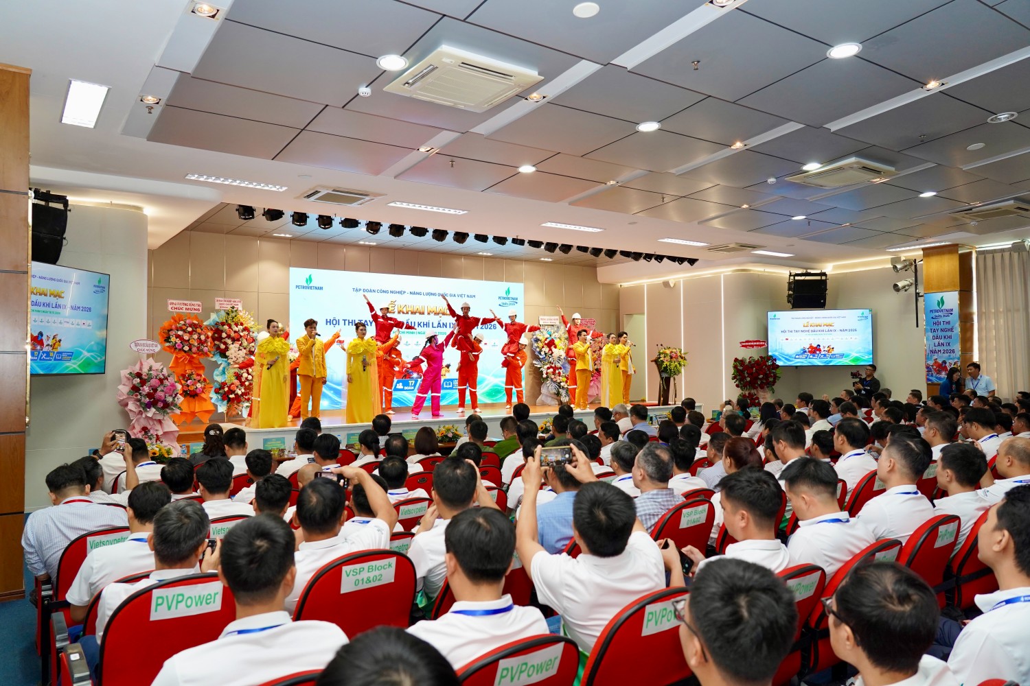 “Mỗi người thợ giỏi hôm nay chính là một phần năng lực cạnh tranh của PETROVIETNAM ngày mai” “Mỗi người thợ giỏi hôm nay chính là một phần năng lực cạnh tranh của PETROVIETNAM ngày mai”