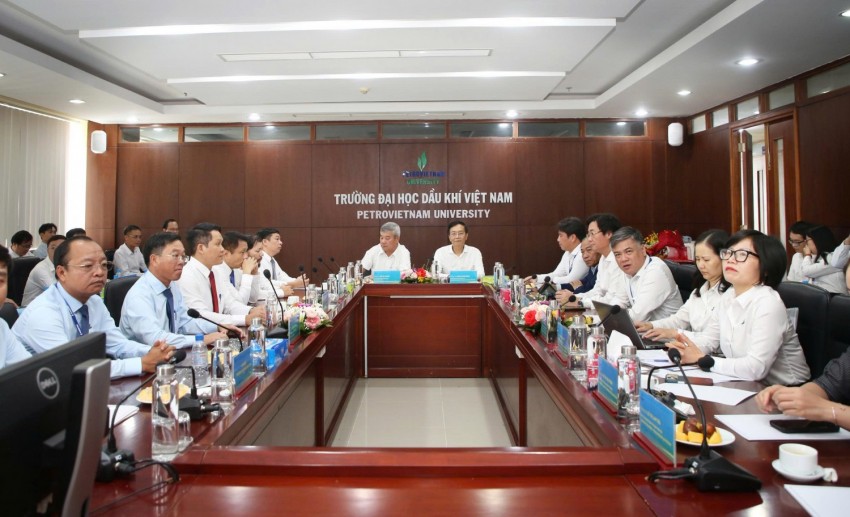 PETROVIETNAM: Trang trọng tổ chức Lễ công bố quyết định thành lập các Đảng bộ bộ phận PVU và PVCollege PETROVIETNAM công bố quyết định thành lập các Đảng bộ bộ phận PVU và PVCollege