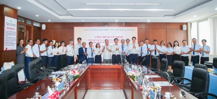 PETROVIETNAM: Trang trọng tổ chức Lễ công bố quyết định thành lập các Đảng bộ bộ phận PVU và PVCollege PETROVIETNAM công bố quyết định thành lập các Đảng bộ bộ phận PVU và PVCollege