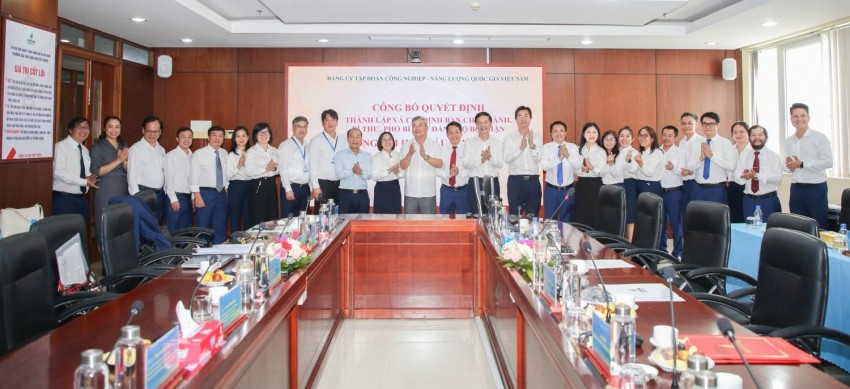 PETROVIETNAM: Trang trọng tổ chức Lễ công bố quyết định thành lập các Đảng bộ bộ phận PVU và PVCollege PETROVIETNAM công bố quyết định thành lập các Đảng bộ bộ phận PVU và PVCollege