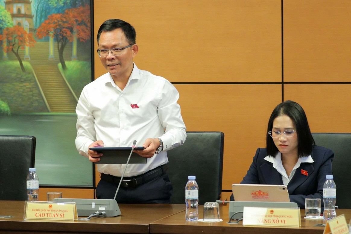 Đại biểu Quốc hội Cao Tuấn Sĩ đề xuất các giải pháp về an ninh năng lượng, dự trữ dầu thô Đại biểu Quốc hội Cao Tuấn Sĩ đề xuất các giải pháp về an ninh năng lượng, dự trữ dầu thô
