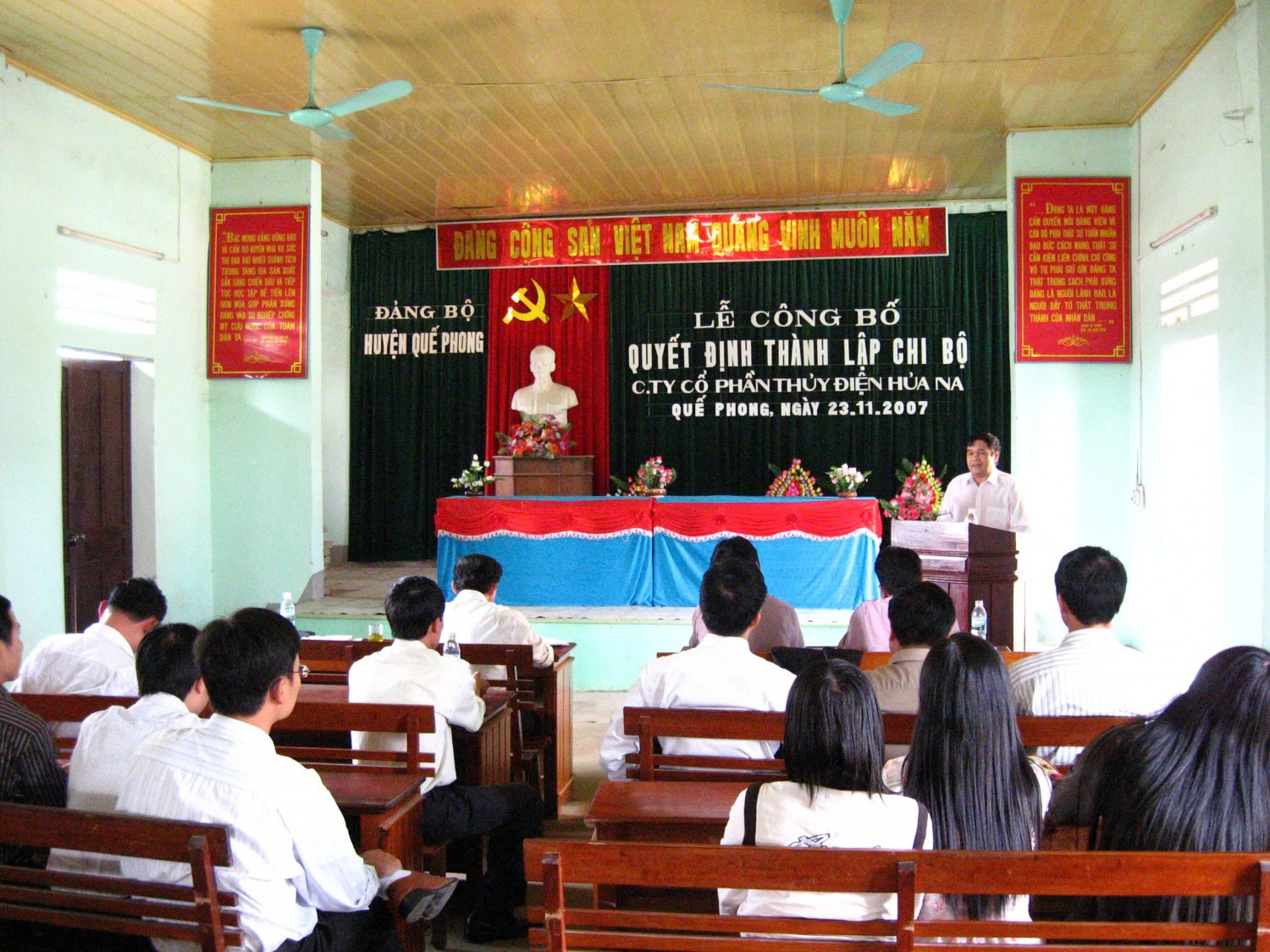 Bài 1: Những người mở đường
