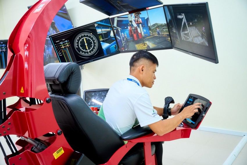 [Chùm ảnh] Ngày thi thứ 2 Hội thi Tay nghề Dầu khí lần IX - năm 2026: Sôi nổi, kịch tính, chính xác trên từng thao tác